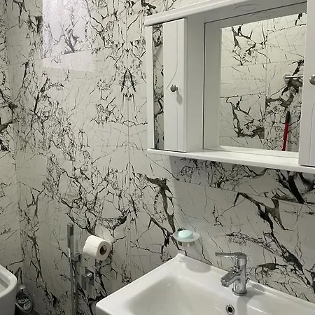 Taku Apartment Sarande
